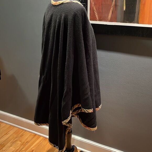 Black soft knit plaid edged cape. 100% acrylic. One size. - Picture 4 of 5